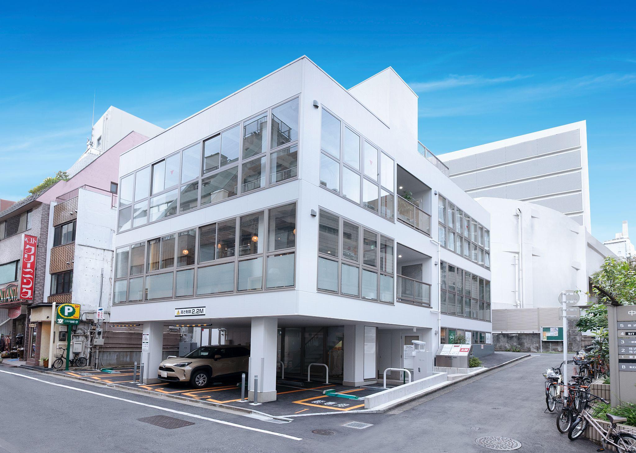 駐車場と空中店舗を組み合わせた活用で収益を最大化した事例（フィル・パーク新宿三番街Ⅰ）